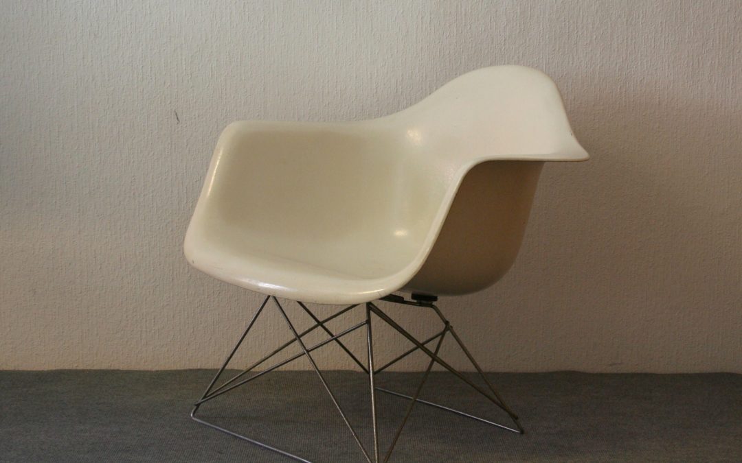 Charles and Ray Eames Side Chair LAR